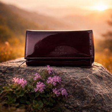 Portfel lakierowany filoletowo-czerwony