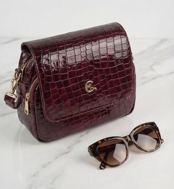 Torebka listonoszka lakierowana croco bordo