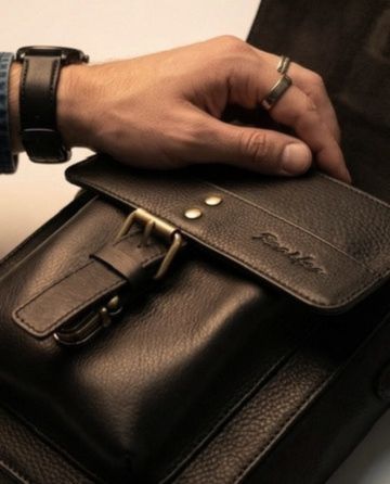 Torebka mała męska crossbody czarna - obrazek 9