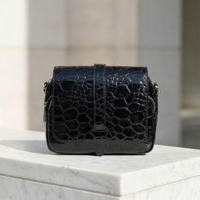 Torba damska lakierowana listonoszka czarna
